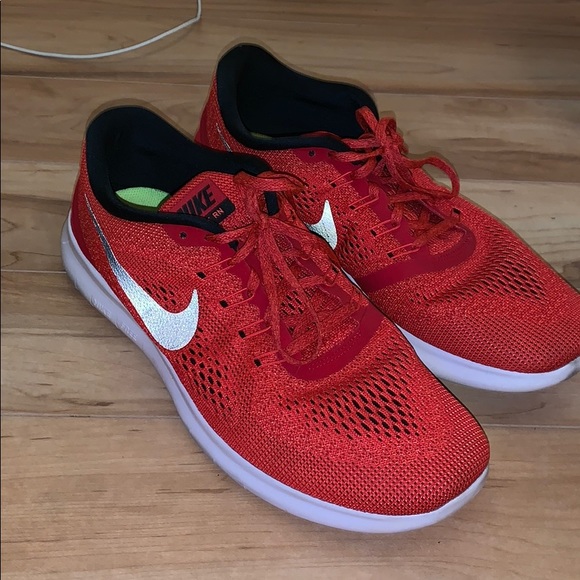 nike running shoes red color